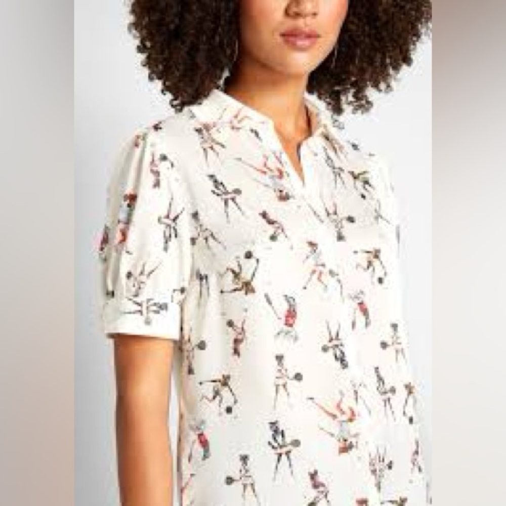 Modcloth Women's Skiing Animal Print Button Up Short Sleeve Blouse Cream sz L